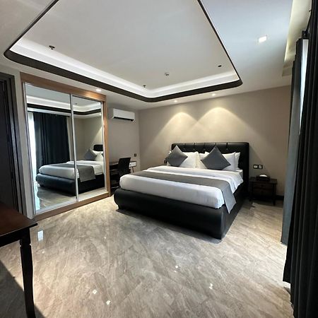 One Euphoria Luxe Hotel อังเฮเลส ภายนอก รูปภาพ