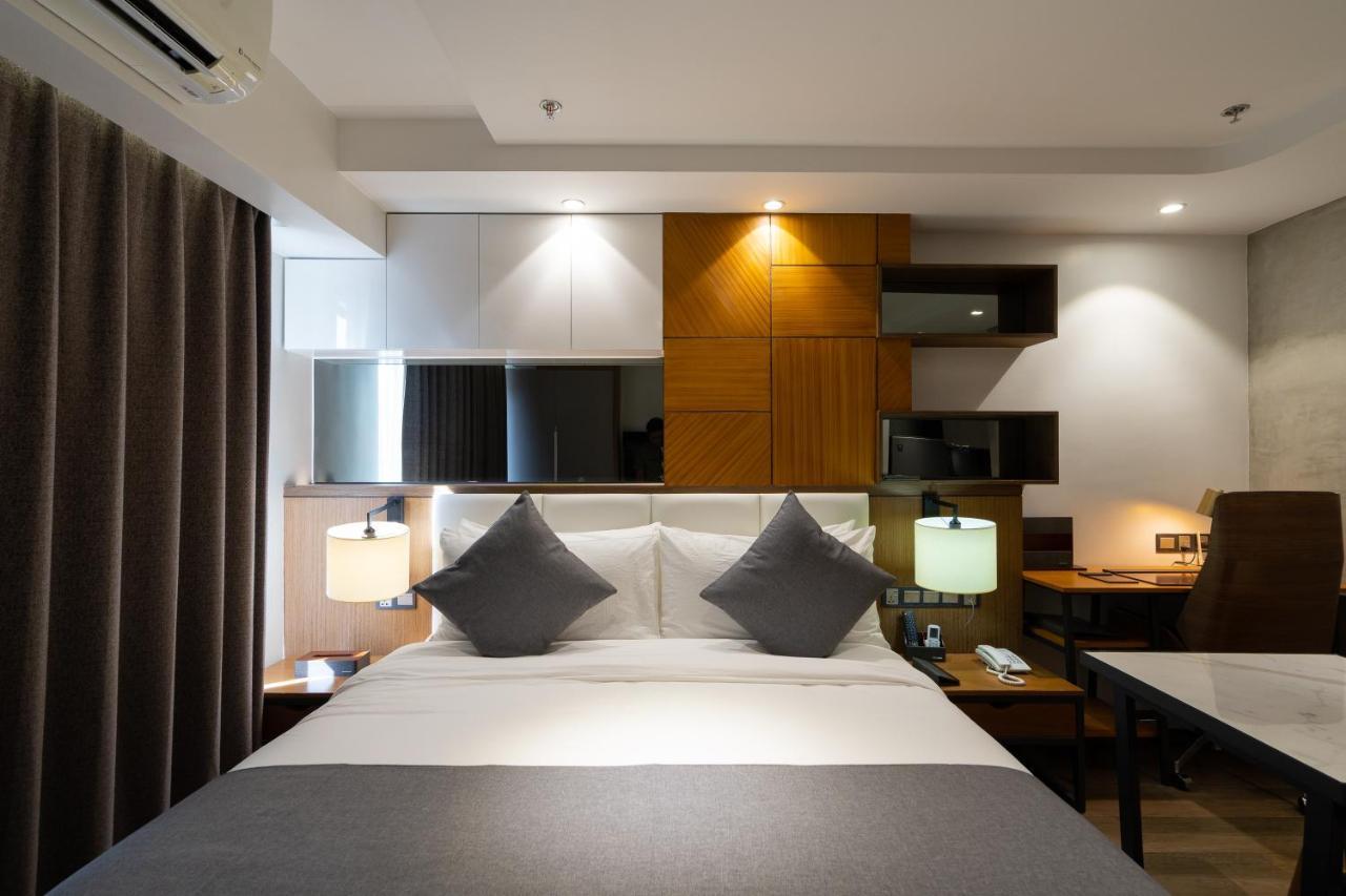 One Euphoria Luxe Hotel อังเฮเลส ภายนอก รูปภาพ