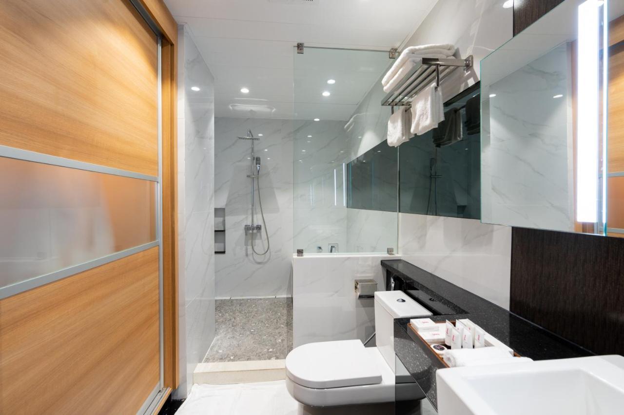 One Euphoria Luxe Hotel อังเฮเลส ภายนอก รูปภาพ