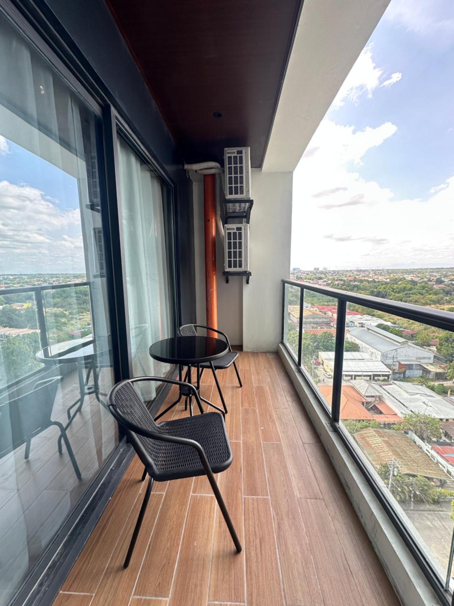 One Euphoria Luxe Hotel อังเฮเลส ภายนอก รูปภาพ